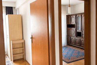 Apartament cu 3 camere decomandat în Plopilor