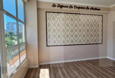 Spațiu comercial, de 38 mp, în Central - 4