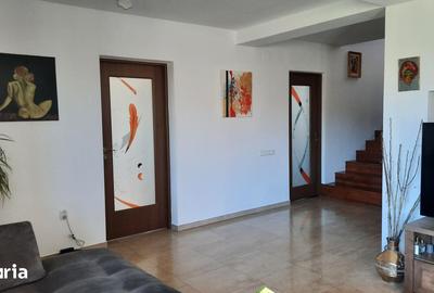 Casă cu 5 camere cu Teren 1514 Mp în Central - 9