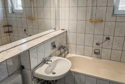 Apartament cu 3 camere semidecomandat în Central - 1