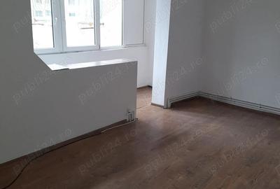 Apartament cu 3 camere decomandat în Central - 1