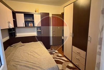 Apartament cu 2 camere decomandat în Craiovița Nouă