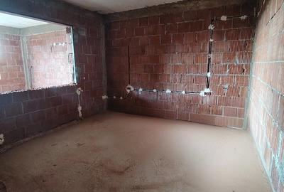 Casă cu 5 camere cu Teren 1600 Mp în Central - 6