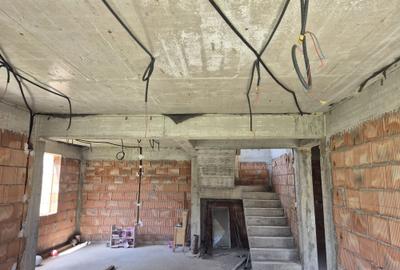 Casă cu 3 camere cu Teren 470 Mp în Central - 2