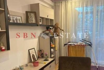 Apartament cu 3 camere semidecomandat în Rahova