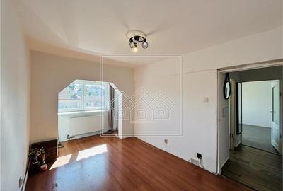 Apartament cu 2 camere decomandat în Ștrand