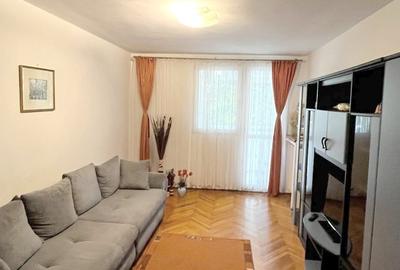 Apartament cu 3 camere decomandat în Titan
