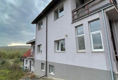 Casă cu 8 camere cu Teren 500 Mp în Iris