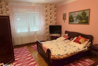Casă cu 4 camere cu Teren 223 Mp în Titulescu - 5