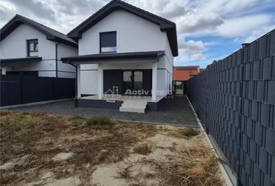 Casă cu 4 camere cu Teren 325 Mp în Moșnița Nouă