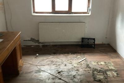 Casă individuală cu 4 camere cu Canalizare în 7 Noiembrie - 8
