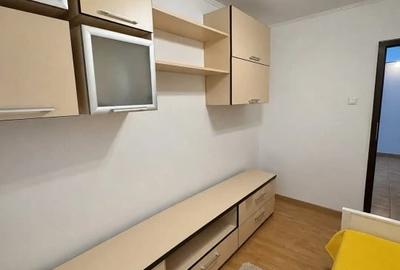 Apartament cu 3 camere decomandat în Traian