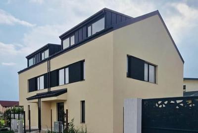 Casă individuală cu 5 camere cu Teren 227 Mp în Central