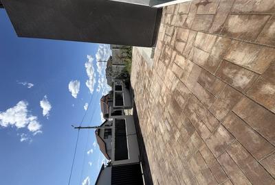 Casă cu 6 camere cu Teren 586 Mp în Central