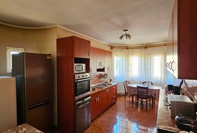 Casă individuală cu 5 camere cu Teren 2500 Mp în Central - 4