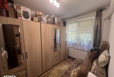 Apartament cu 3 camere decomandat în Botizului