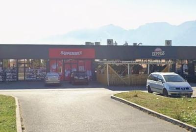 Spațiu comercial, de 2,878 mp, în Zărnești