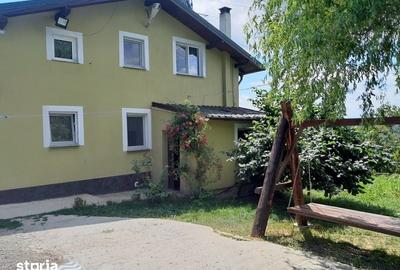 Casă cu 4 camere cu Teren 140 Mp în Central