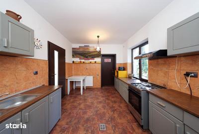Casă cu 6 camere cu Teren 2000 Mp în Bran