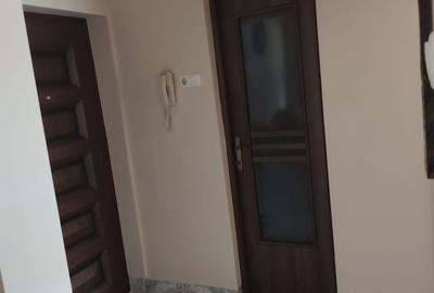 Apartament cu 2 camere decomandat în Micro 16 - 2