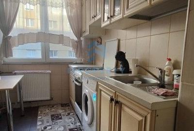 Apartament cu 2 camere semidecomandat, mobilat în Tei