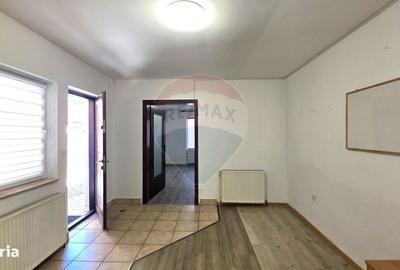 Spațiu comercial, de 30 mp, în Centrul Civic - 4
