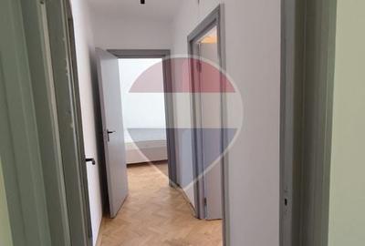 Apartament cu 3 camere semidecomandat, mobilat în Central - 3