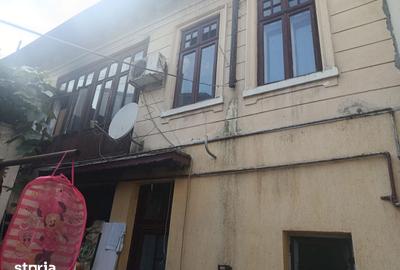 Casă cu 8 camere cu Teren 220 Mp în Grivița - 3