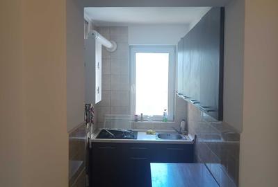 Apartament cu 3 camere semidecomandat în Central - 2