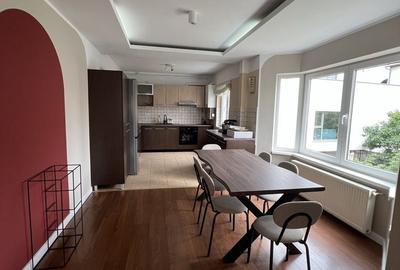 Apartament cu 4 camere în Central - 1