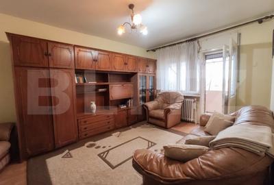Apartament cu 3 camere semidecomandat, mobilat în 14 Mai