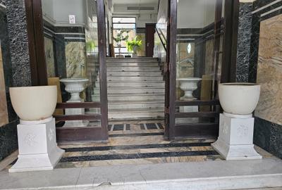 Apartament cu 4 camere decomandat în Armeneasca