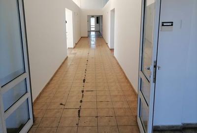 Spațiu comercial, de 465 mp, în Central - 9