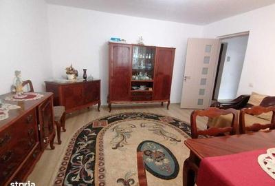 Apartament cu 3 camere decomandat în Micro 4