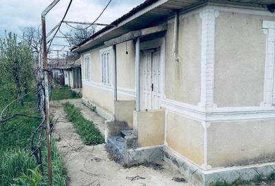 Casă cu 4 camere în Luciu