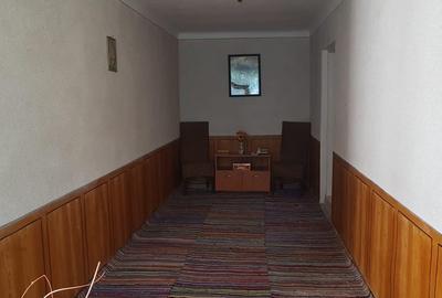 Casă cu 6 camere cu Teren 2500 Mp în Central
