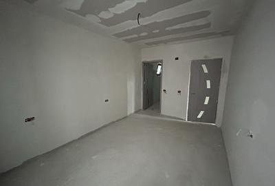 Casă cu 3 camere în Lumina