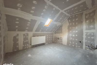 Casă cu 4 camere cu Teren 230 Mp în Central