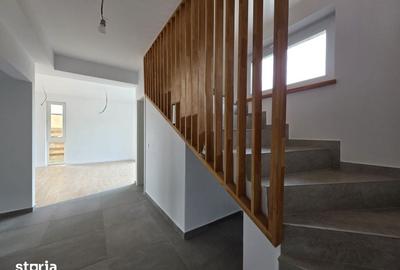 Casă cu 3 camere cu Teren 250 Mp în Stupini