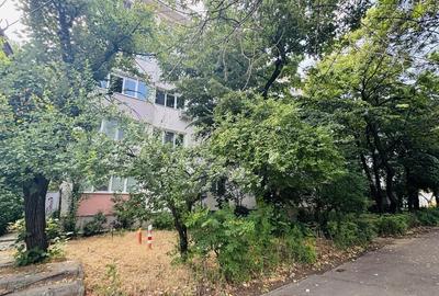 Apartament cu 3 camere semidecomandat în Drumul Taberei