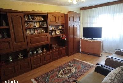 Apartament cu 2 camere decomandat în Tractorul - 1