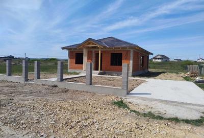 Casă cu 4 camere în Central