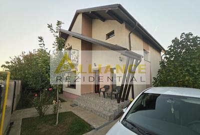 Casă individuală cu 5 camere cu Canalizare în Berceni