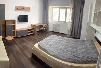 Garsonieră decomandată în Păcii