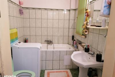 Apartament cu 3 camere semidecomandat în Cișmigiu