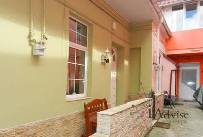 Apartament cu 3 camere semidecomandat, mobilat în Centrul Istoric