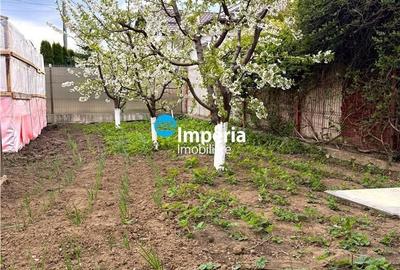 Casă cu 4 camere în Valea Adâncă