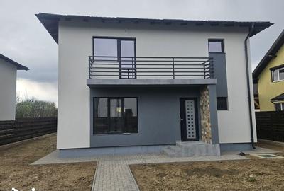 Casă cu 4 camere cu Teren 390 Mp în Ștefănești