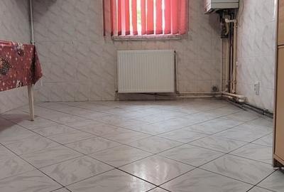 Apartament cu 3 camere decomandat în 1 Mai - 2