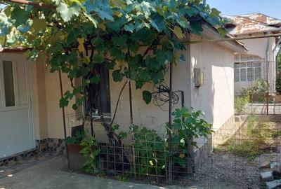Casă cu 3 camere cu Teren 400 Mp în Central